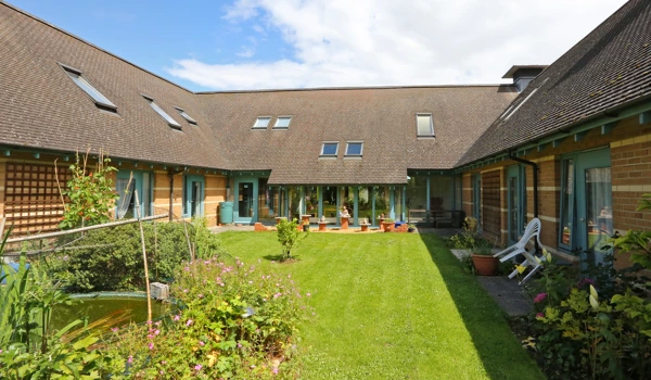 Beautiful sunny garden for residents to enjoy at An Lac House