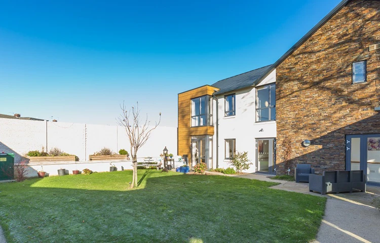 abbeyfield-hanham-bs15-3lq-_-external.jpg