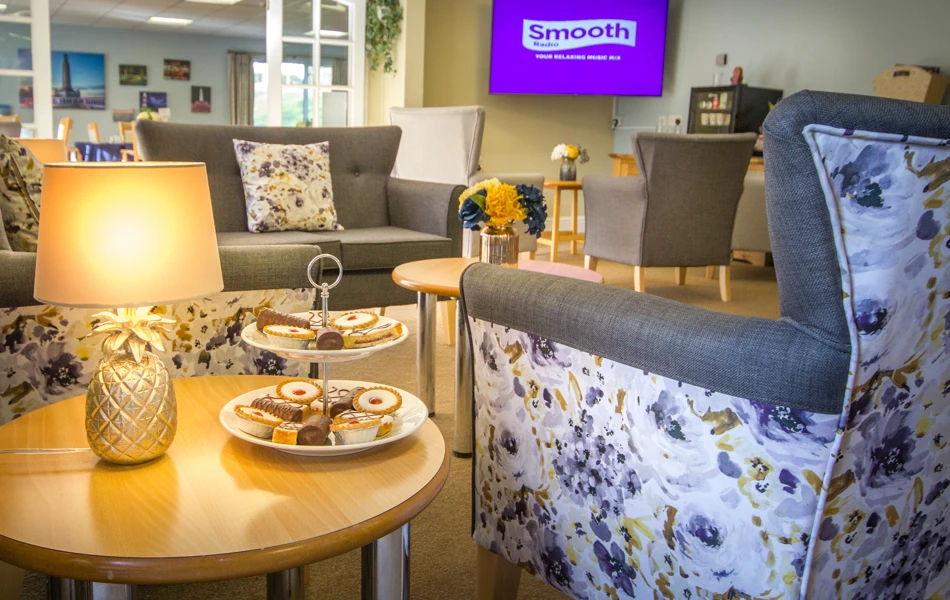 lounge-medium-2-lamp-cakes-2560.png