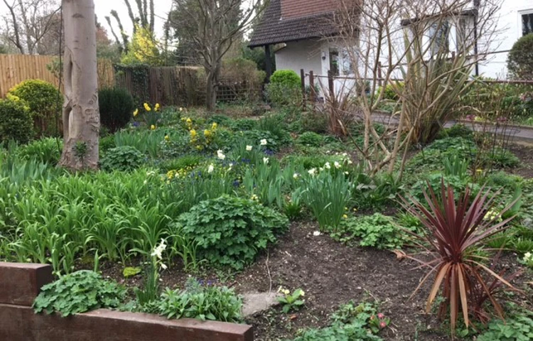 while-away-the-hours-in-the-sunshine-in-the-beautiful-gardens.jpg