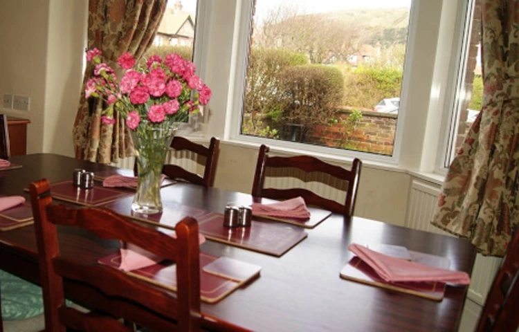 lunch-and-dinner-is-served-in-the-dining-room-daily.jpg