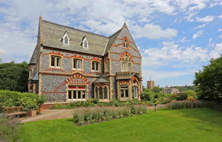 Front garden at Abbeyfield House, Norwich NR1 4EH