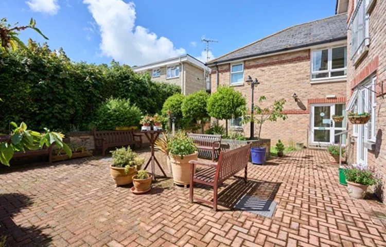 Courtyard Harwood Court PO37 6AN
