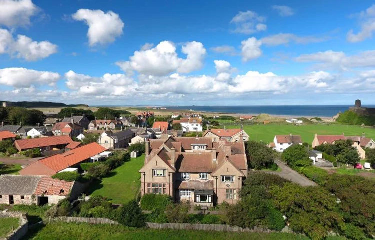 abbeyfield-armstrong-house-in-bamburgh-9.jpg