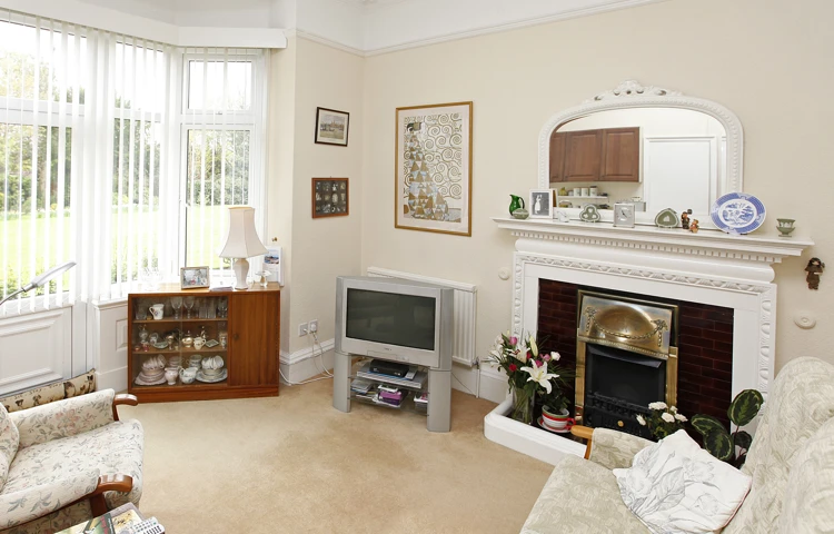 sir-charles-starmer-house-tv-room.jpg