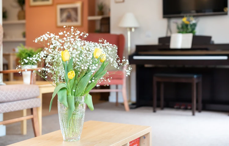 fresh-flowers-on-the-coffee-table-in-lounge.jpg