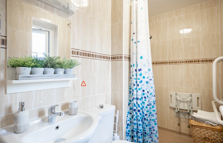 shower-room-at-abbeyfield-house-in-lincoln.jpg