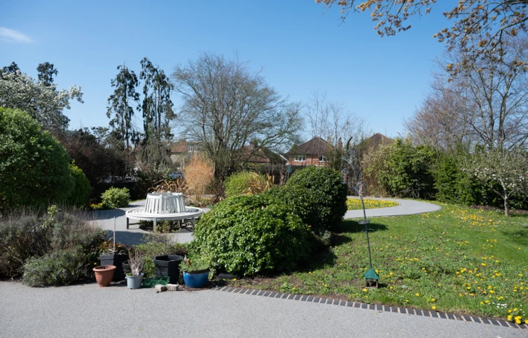sunny-and-spacious-garden-at-nicholas-house.jpg