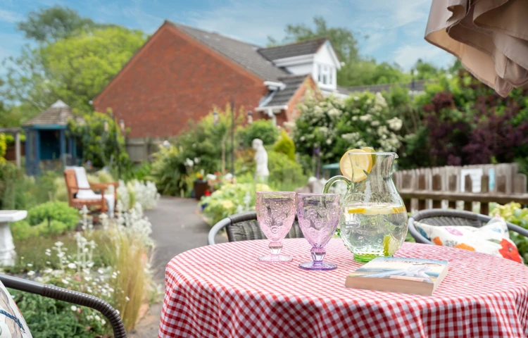 Alfresco Dining At Holloway House