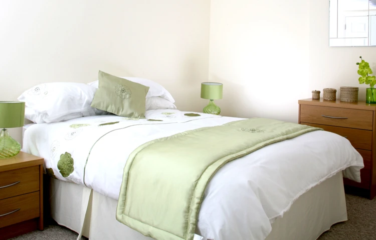 locks_heath_bedroom.jpg