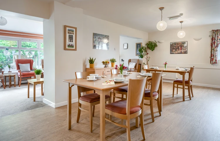 communal-dining-room-at-abbeyfield-house-lincoln.jpg
