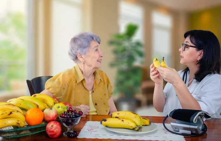 A nurse discussing the importance of a healthy diet