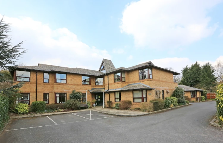 Carparking spaces at the front of Oxenford House, Cumnor OX2 9RL