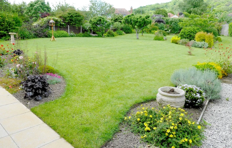 Lovely manicured garden where residents can enjoy the sunshine